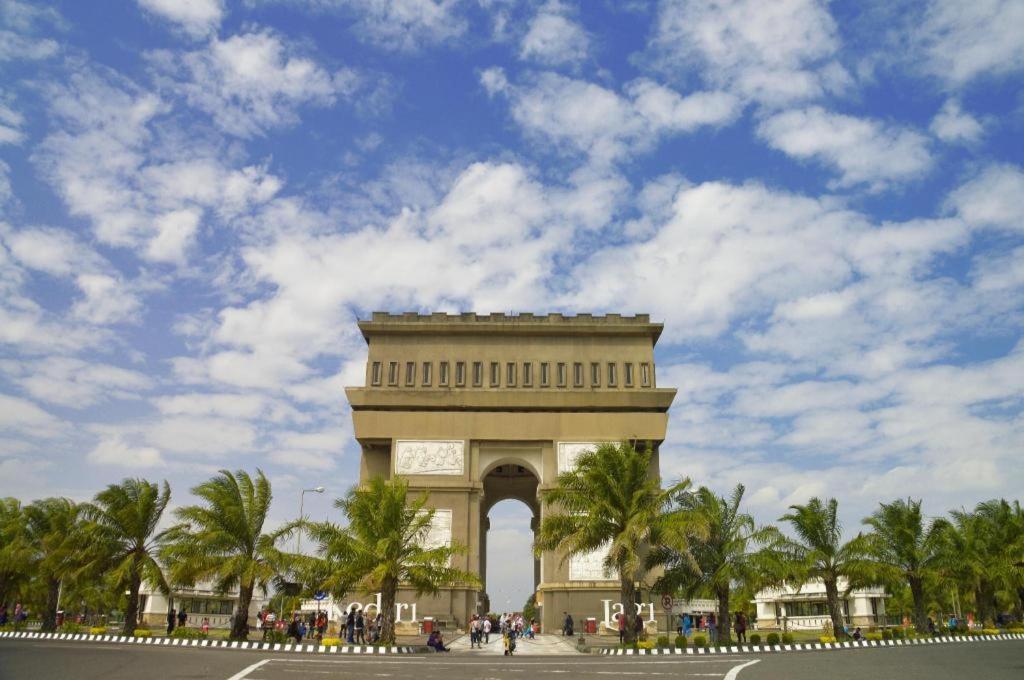 Weis Hotel Simpang Lima Semarang Exteriér fotografie